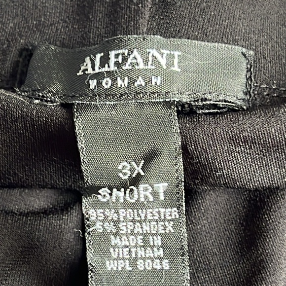 Alfani Woman High Rise Short Black Pants ✝️ - Picture 11 of 12